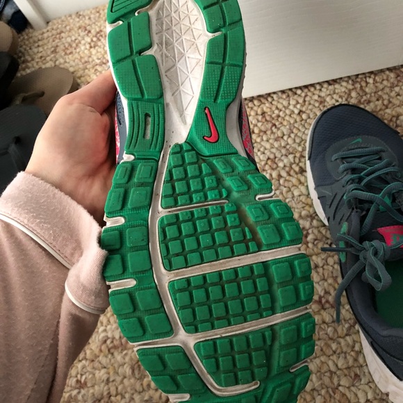 Running shoes - Picture 3 of 3